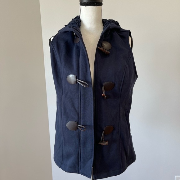 Market & Spruce Emory Toggle hooded fleece vest new with tags in a size medium - Picture 13 of 13